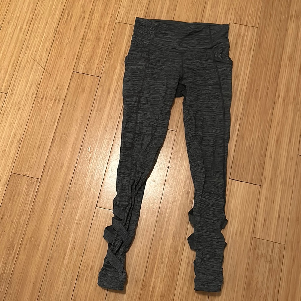 Athleta gray leggings with pockets